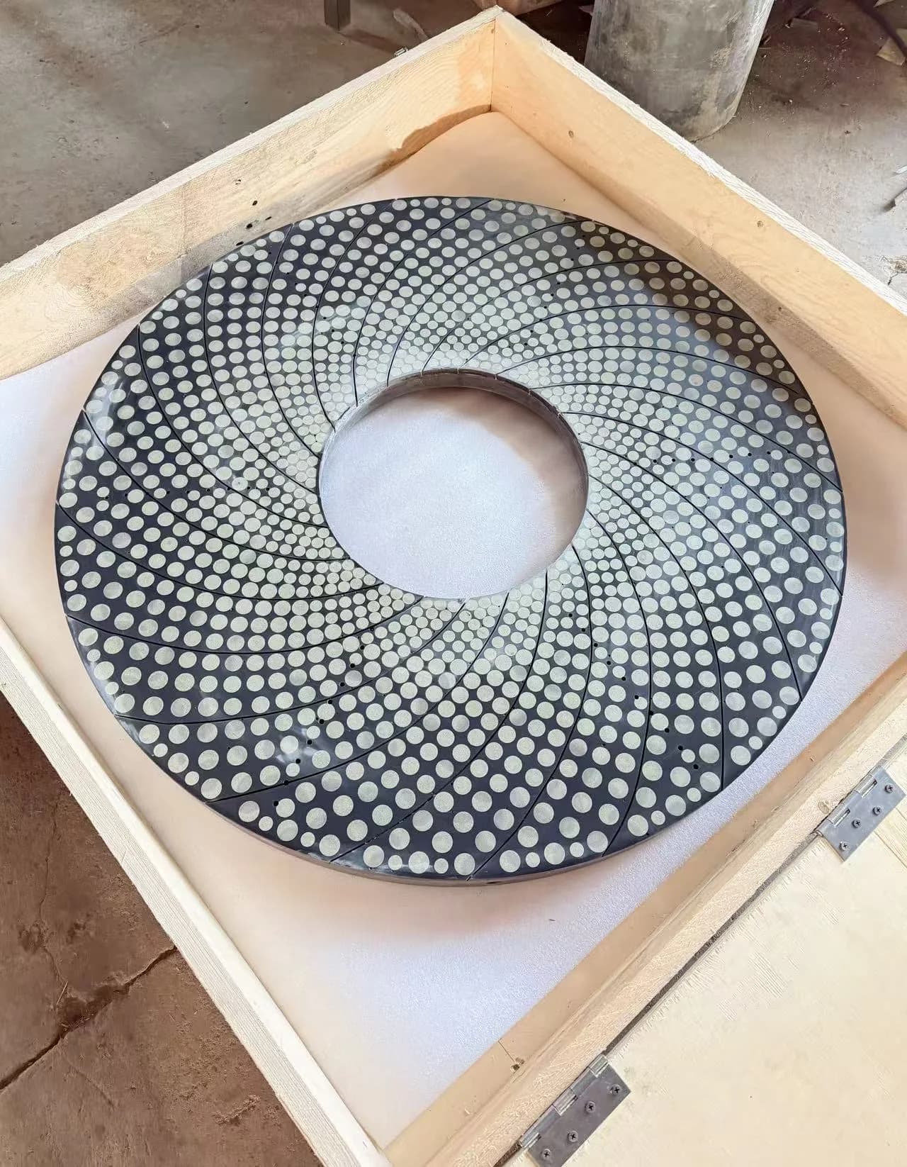 CBN and diamond grinding wheel in wooden export case